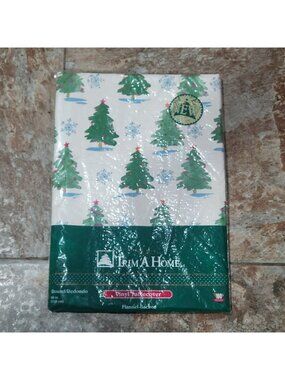 Vintage Trim A Home Christmas Vinyl Tablecover Round 60"